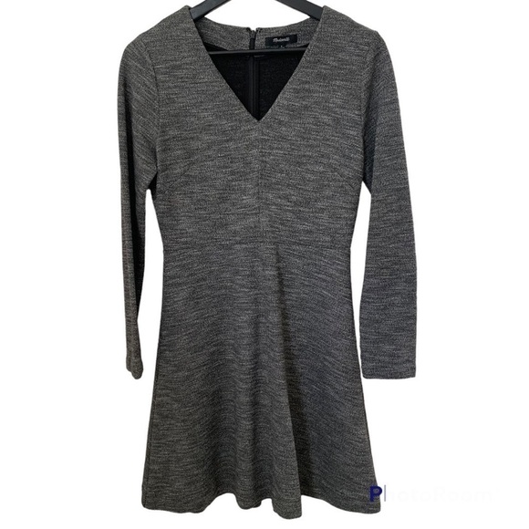 Madewell Bridgewalk V-neck Textured long sleeve dress in grey - Picture 3 of 10